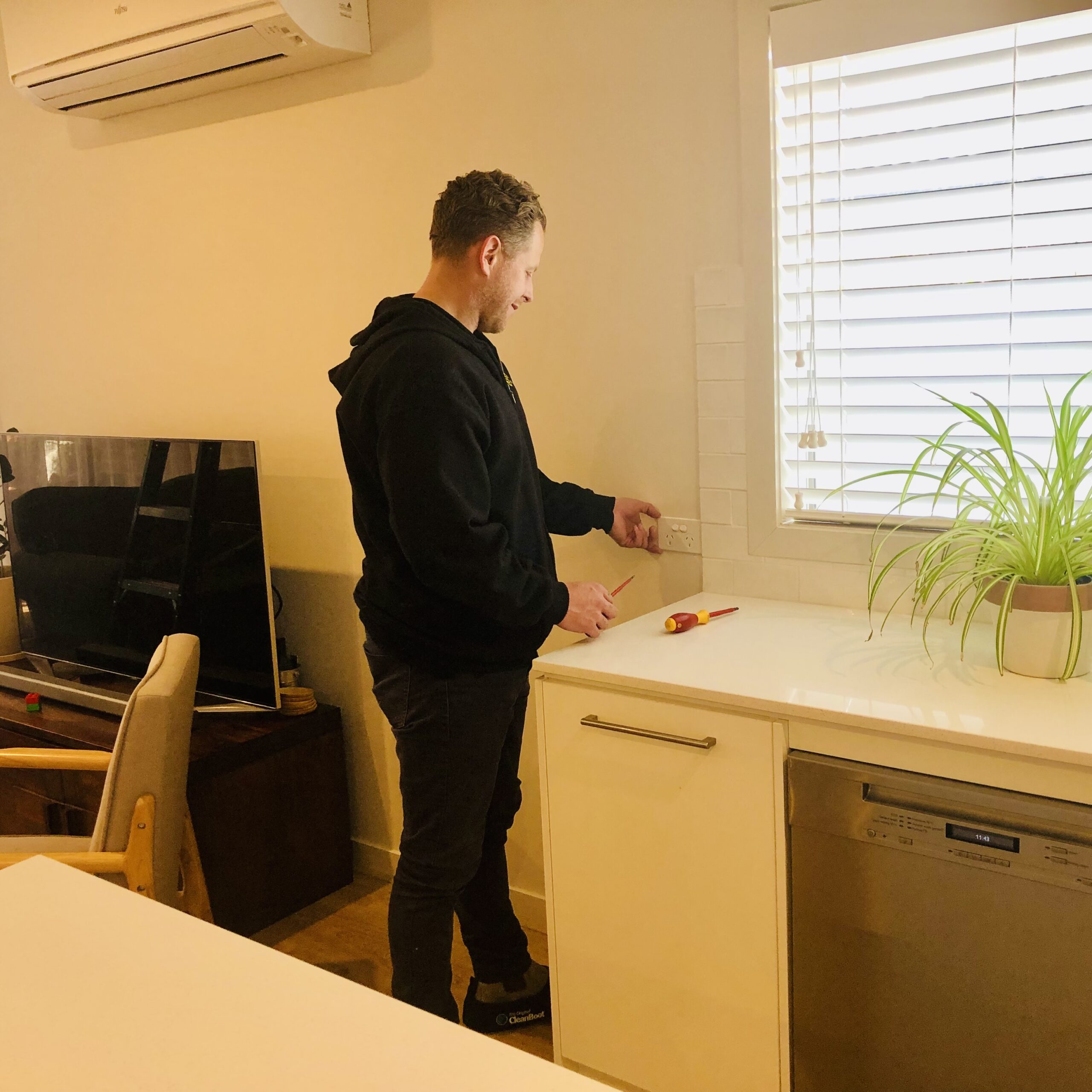 electrician point lonsdale